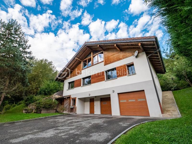 Maison - 190 m² - 8 pièces