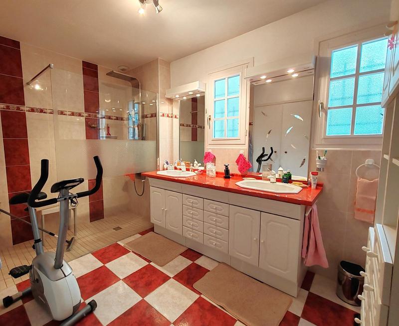 Maison - 190 m² - 8 pièces