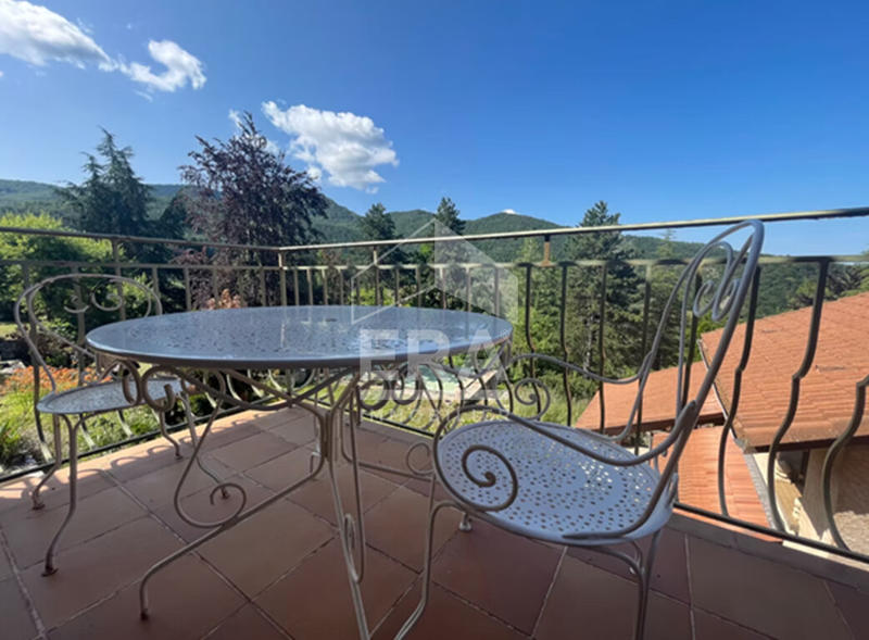 Maison - 500 m² - 10 pièces