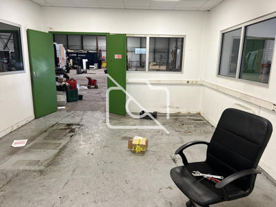 Entrepôt - 1 668 m²