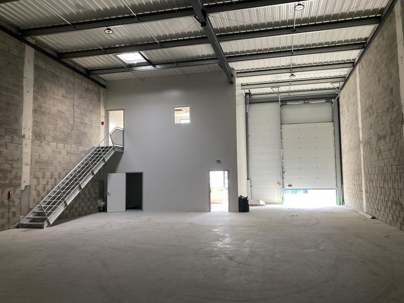 Local d'activité / Entrepôt - 235 m² - 4 pièces