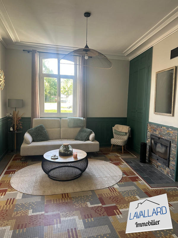 Maison - 184 m² - 10 pièces