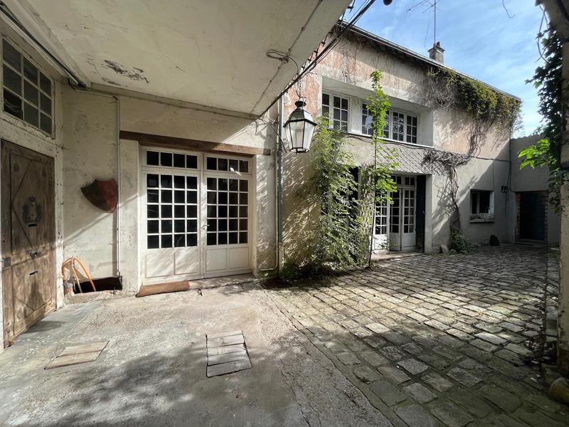 Maison - 255 m² - 9 pièces