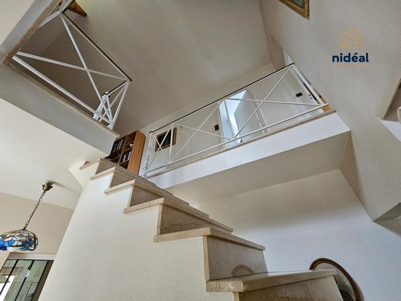 Maison - 201 m² - 7 pièces