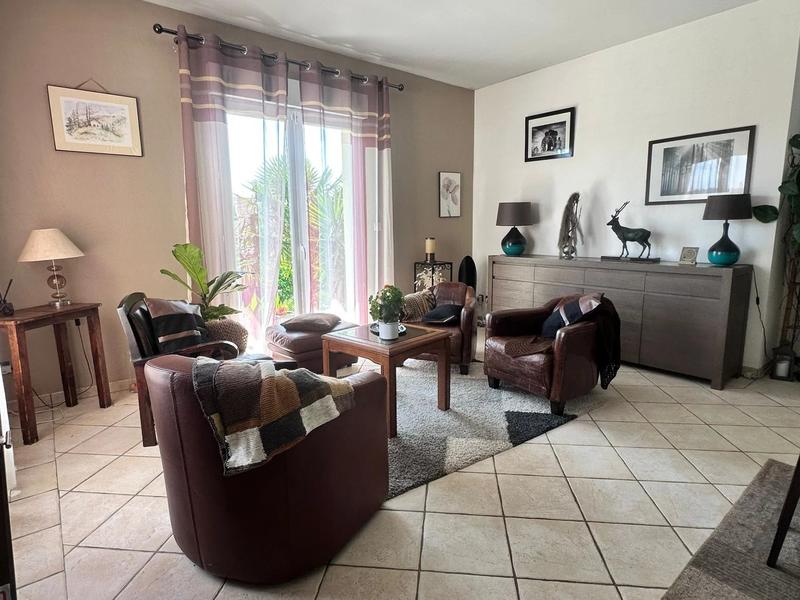 Maison - 275 m² - 9 pièces