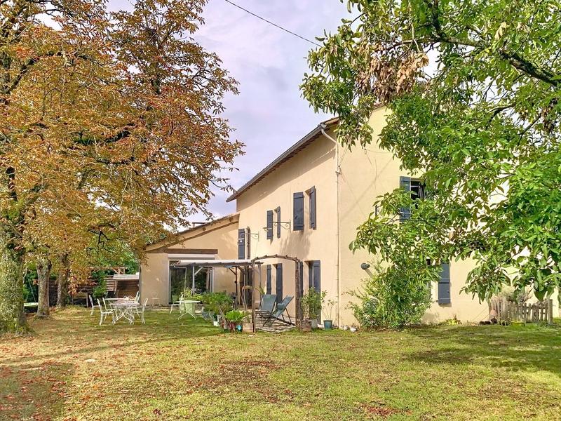 Maison ancienne - 396 m² - 10 pièces