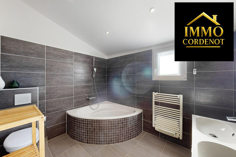 Maison - 111 m² - 4 pièces