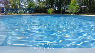 Maison - 250 m² - 8 pièces