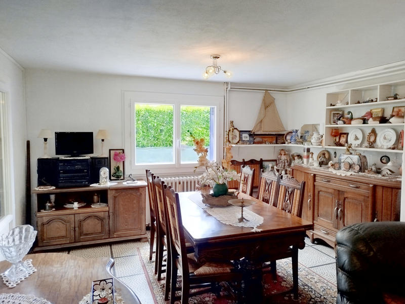 Maison - 245 m² - 11 pièces