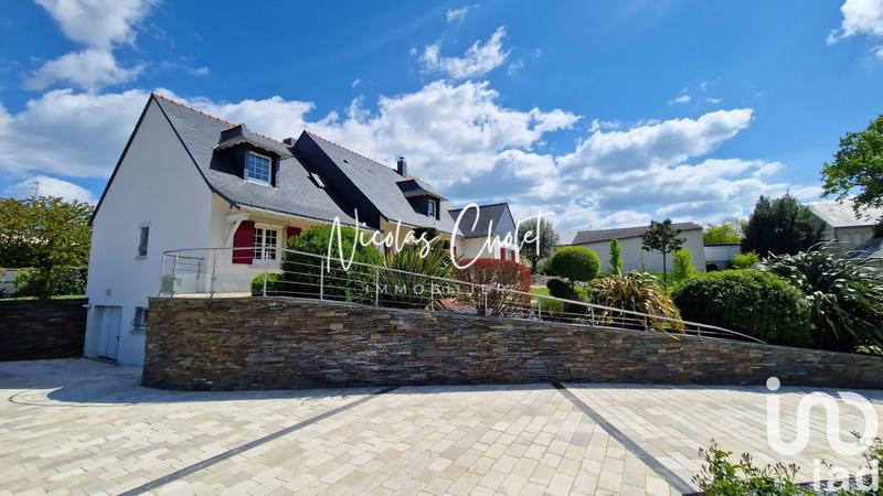 Maison - 230 m² - 8 pièces