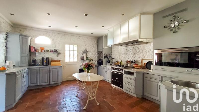 Maison - 868 m² - 14 pièces