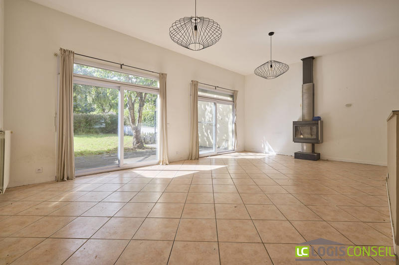 Maison traditionnelle - 128 m² - 8 pièces