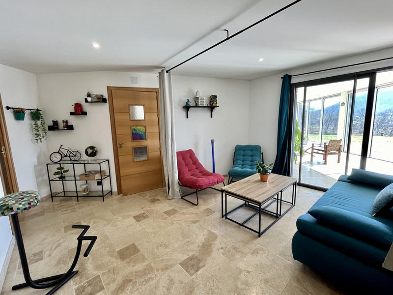 Maison contemporaine - 241 m² - 10 pièces