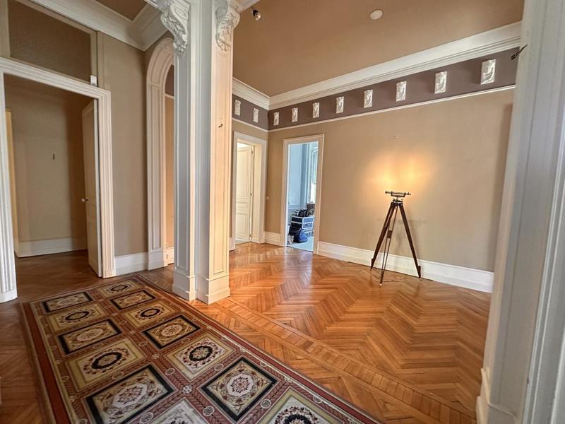 Appartement ancien - 242 m² - 7 pièces