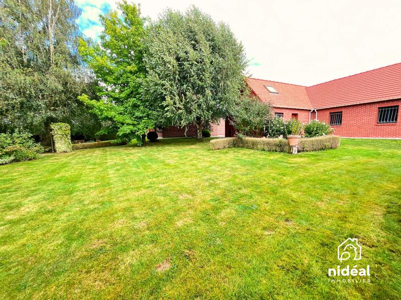 Maison - 240 m² - 8 pièces