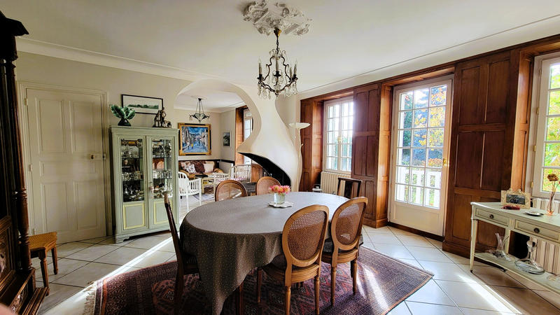 Maison - 206 m² - 8 pièces