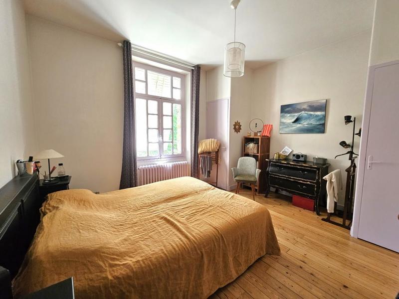 Maison - 210 m² - 8 pièces