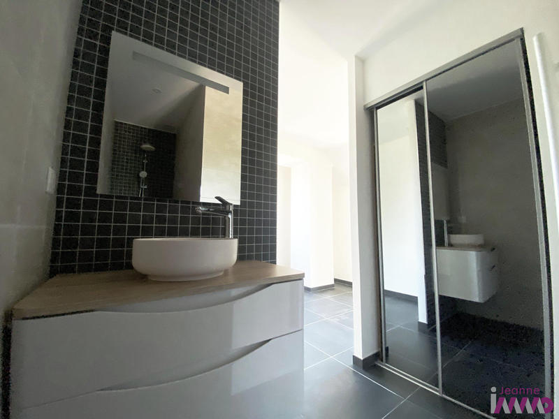 Appartement - 95 m² - 3 pièces