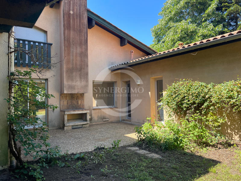 Maison - 227 m² - 7 pièces