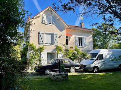 Maison - 213 m² - 8 pièces