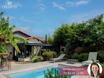 Maison - 240 m² - 8 pièces