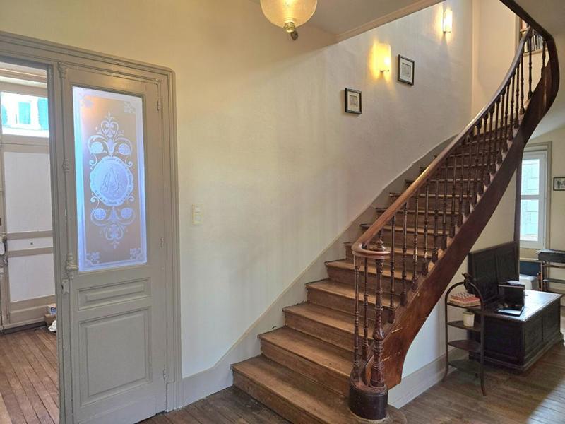 Maison - 244 m² - 8 pièces