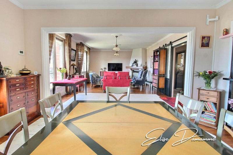 Maison - 241 m² - 8 pièces