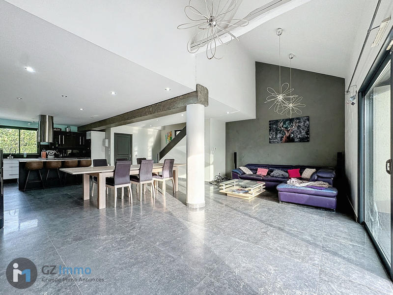 Maison - 214 m² - 7 pièces