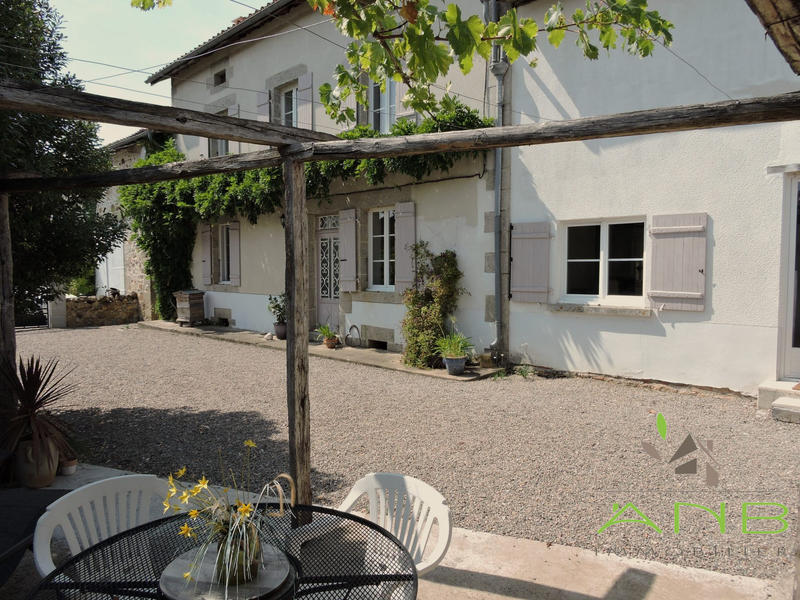 Maison - 225 m² - 8 pièces