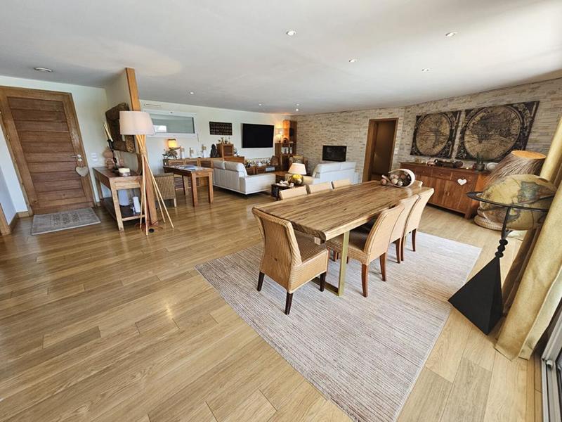 Propriété - 367 m² - 14 pièces