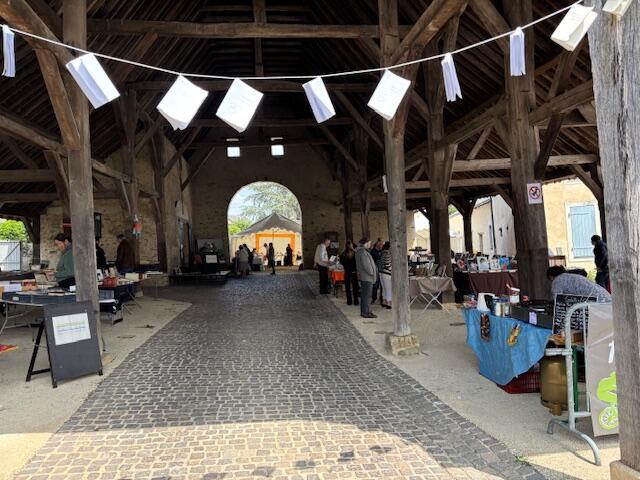 Livres en fête et peintres dans la cité
