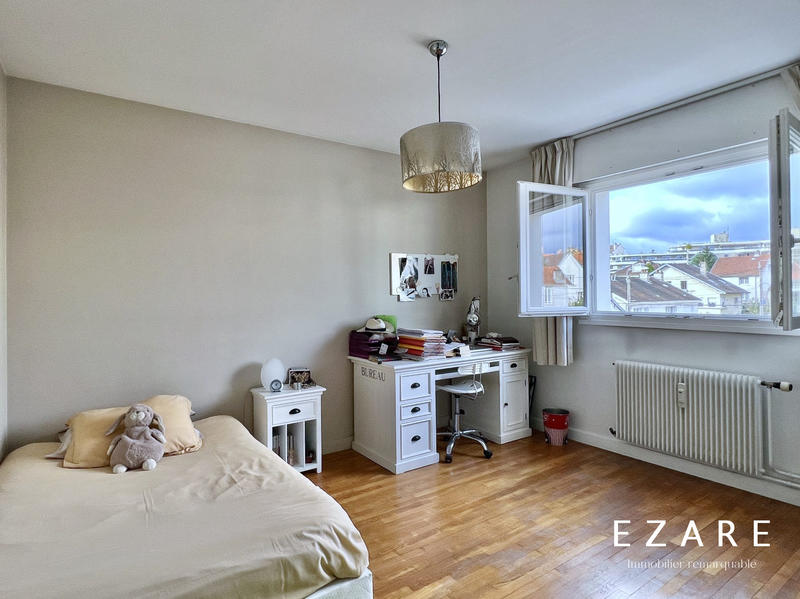 Appartement - 90 m² - 4 pièces