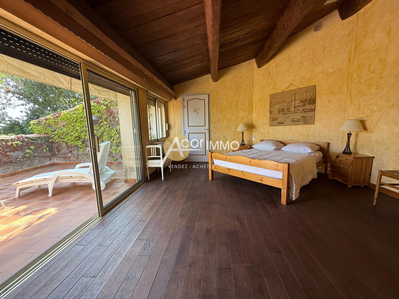 Maison - 270 m² - 6 pièces