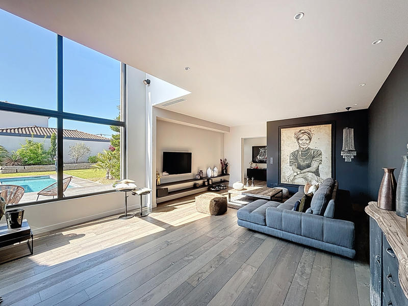 Maison - 243 m² - 8 pièces