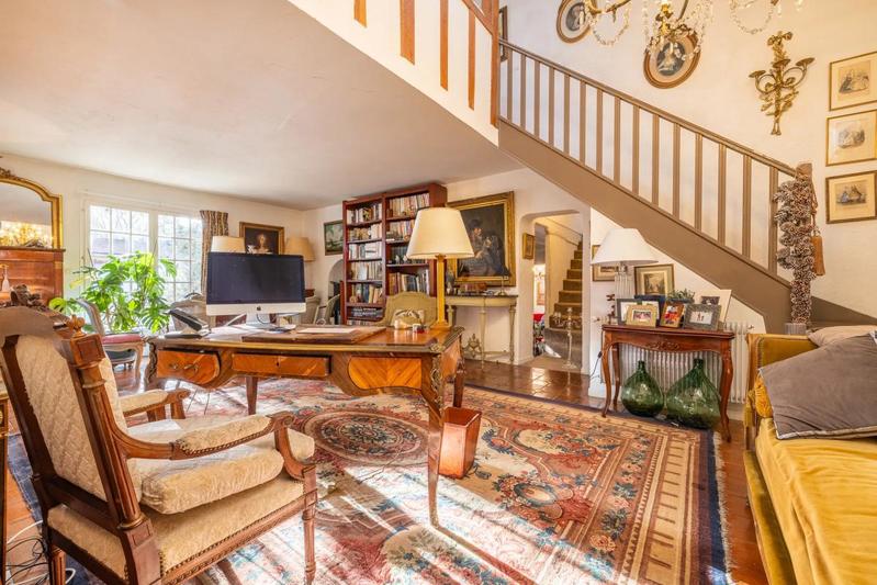 Maison - 212 m² - 9 pièces