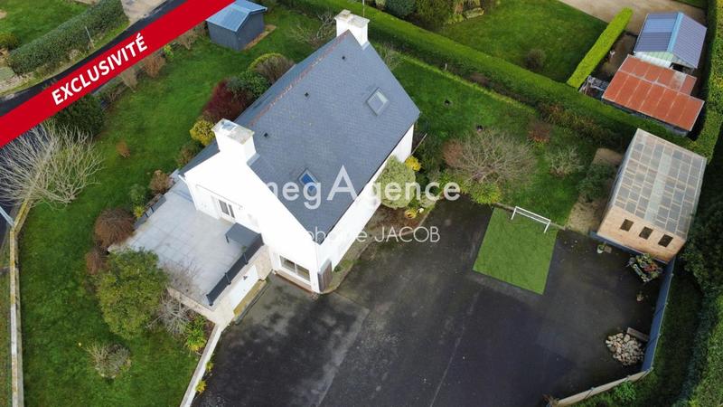 Maison traditionnelle - 176 m² - 8 pièces