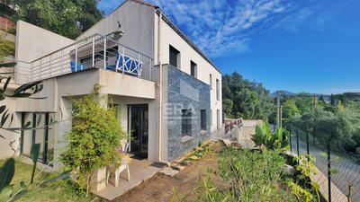 Maison - 140 m² - 5 pièces