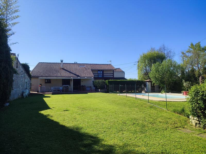 Maison - 181 m² - 6 pièces