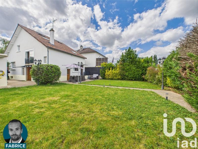 Maison - 216 m² - 8 pièces