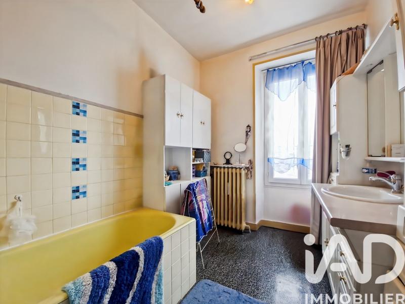 Maison - 228 m² - 7 pièces