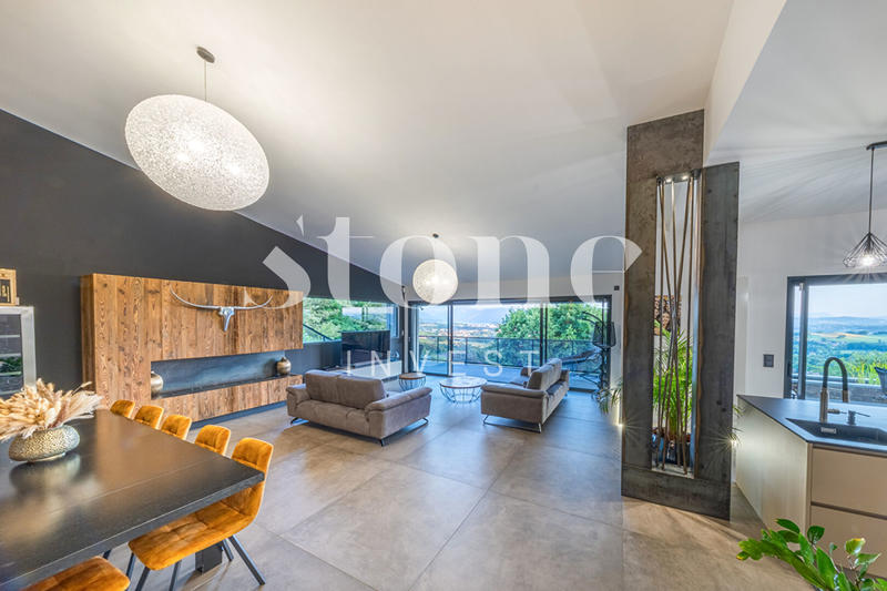 Maison - 355 m² - 16 pièces