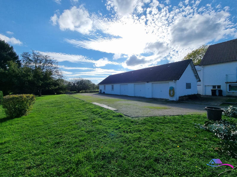 Maison - 334 m² - 6 pièces