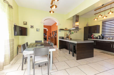 Maison - 295 m² - 8 pièces