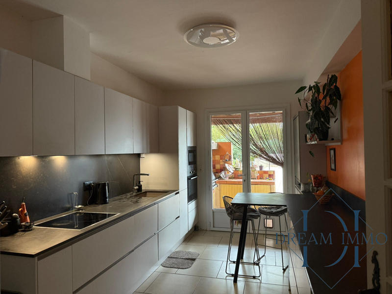 Mas - 405 m² - 17 pièces