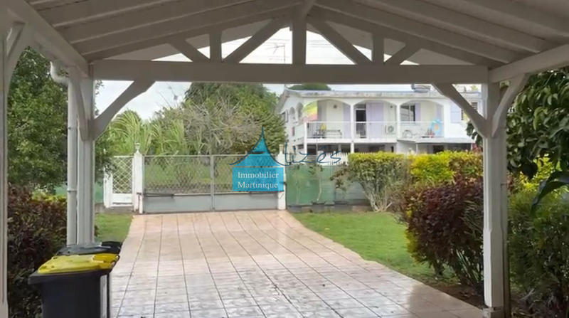 Maison - 230 m² - 6 pièces