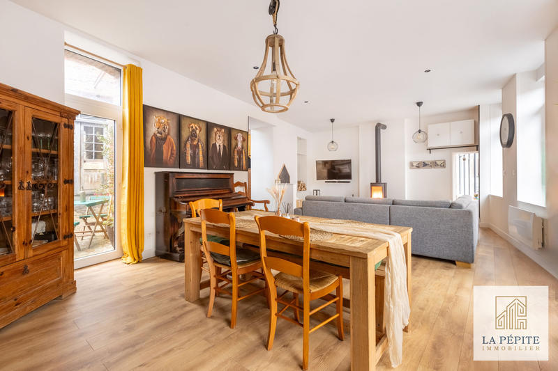 Maison - 230 m² - 9 pièces