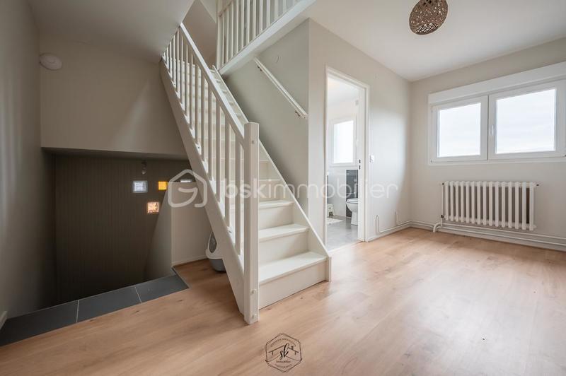 Maison - 166 m² - 8 pièces