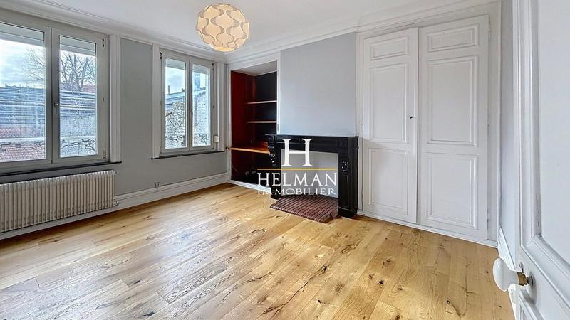 Maison - 230 m² - 11 pièces