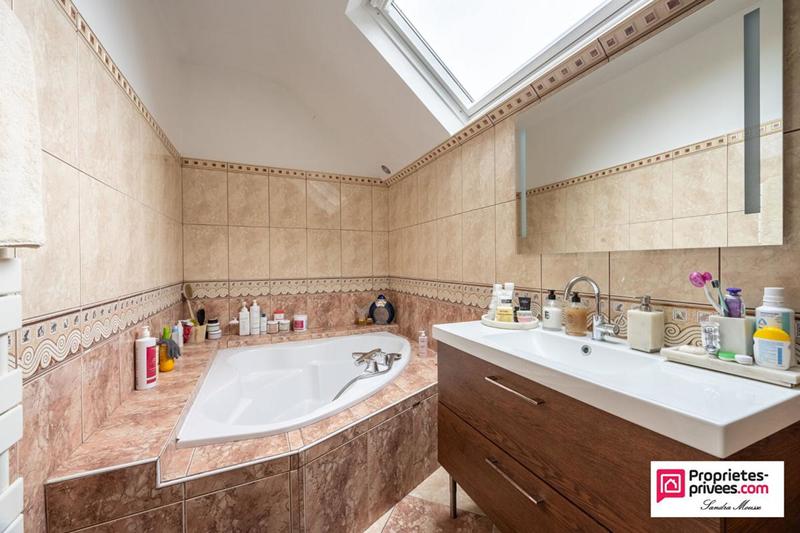 Maison - 236 m² - 7 pièces