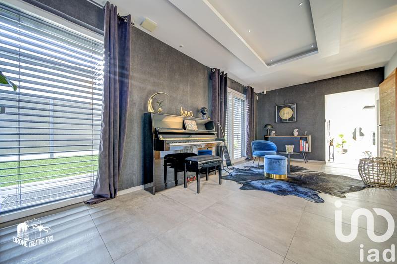 Maison - 340 m² - 8 pièces